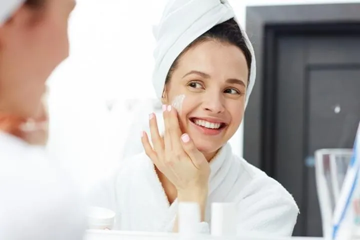 بهترین آبرسان پوست چرب و دهیدراته چیست؟ معرفی 6 محصول ایرانی باکیفیت