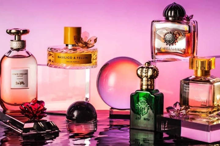 عطرهای زنانهای که کلکسیون شما را کامل میکنند