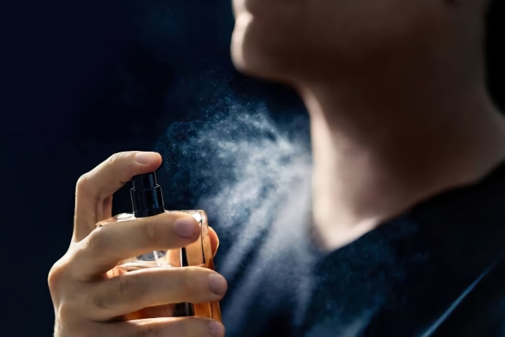 چگونه با انتخاب عطرهای اصولی، امضای شخصی خود را بسازید؟
