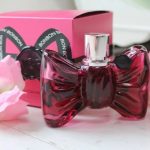راهنمای جامع انتخاب عطر زنانه برای فصول مختلف؛ از رایحه‌های خنک تا گرم