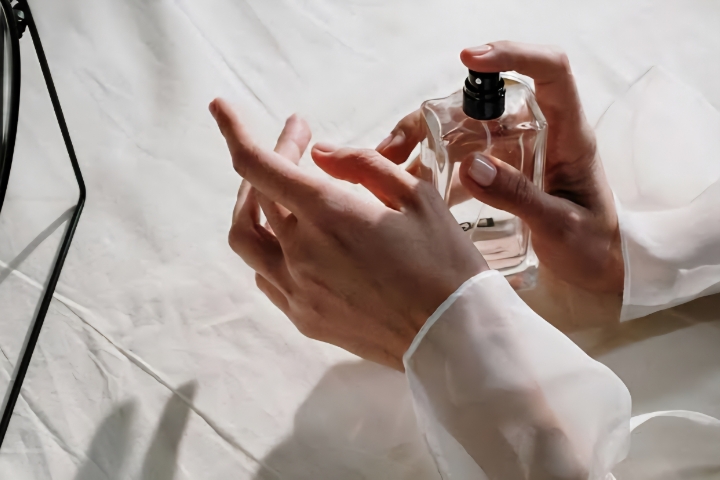چگونه با انتخاب عطرهای اصولی، امضای شخصی خود را بسازید؟
